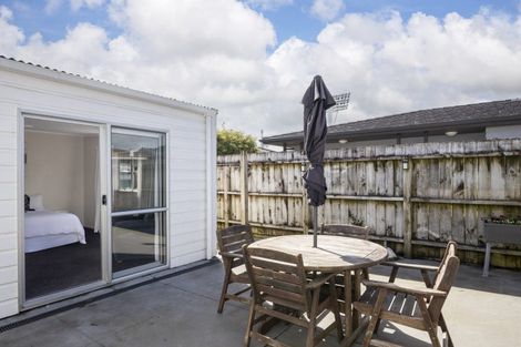 Photo of property in 27 Tukapa Street, Westown, New Plymouth, 4310