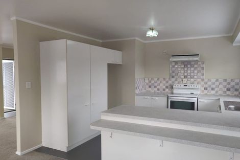 Photo of property in 2/65 Golf Road, New Lynn, Auckland, 0600