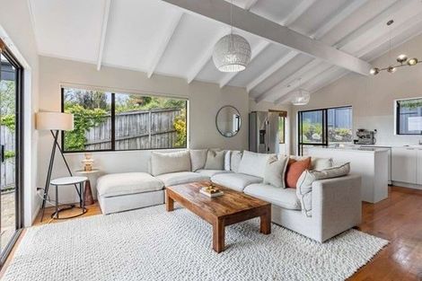 Photo of property in 2/4 Catrina Avenue, Birkenhead, Auckland, 0626