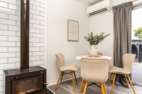 Photo of property in 5a Sequoia Place, Maoribank, Upper Hutt, 5018