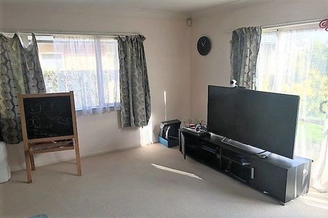 Photo of property in 99b Hutchinson Avenue, New Lynn, Auckland, 0600