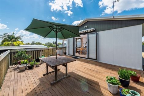 Photo of property in 88 Roberts Road, Te Atatu South, Auckland, 0610