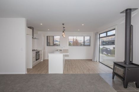 Photo of property in 6 Kapuka Lane, Wanaka, 9305