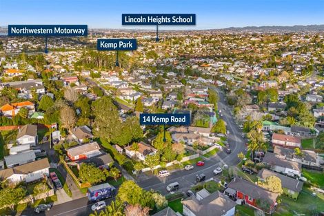 Photo of property in 14 Kemp Road, Massey, Auckland, 0614