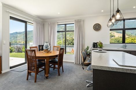 Photo of property in 10 Admiralty Place, Waikawa, Picton, 7220