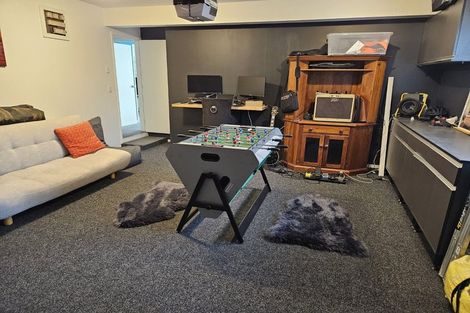 Photo of property in 50 Saint Andrews Square, Strowan, Christchurch, 8052