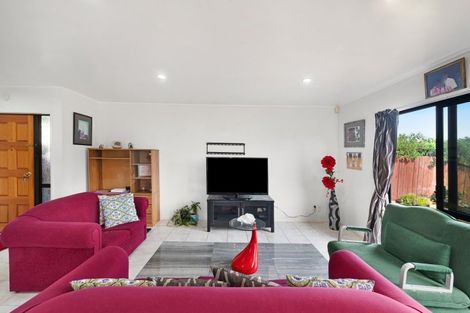 Photo of property in 2/55 Aviemore Drive, Highland Park, Auckland, 2010