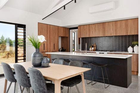 Photo of property in 35 Mike Smith Drive, Cambridge, 3434