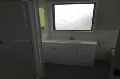 Photo of property in 96 Reynella Drive, Massey, Auckland, 0614