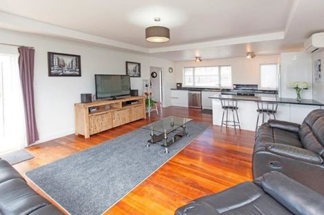 Photo of property in 5 Hiwi Crescent, Stanmore Bay, Whangaparaoa, 0932