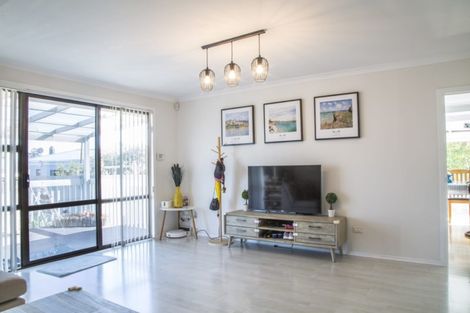 Photo of property in 43 Strid Road, Te Atatu South, Auckland, 0610