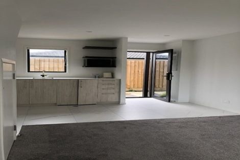 Photo of property in 11/19 Karamu Street, Te Atatu Peninsula, Auckland, 0610