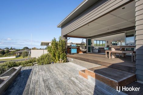 Photo of property in 4 Tohora View, Waihi Beach, 3611