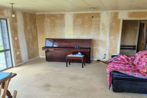 Photo of property in 2/37 Blacklock Avenue, Henderson, Auckland, 0612