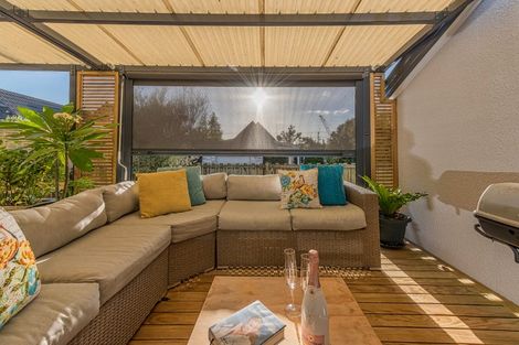 Photo of property in 32 Glucina Avenue, West Harbour, Auckland, 0618