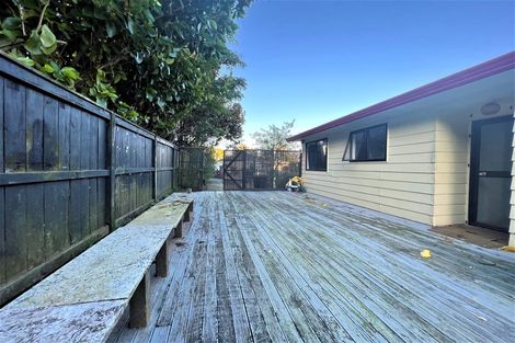 Photo of property in 21 Rehia Road, Massey, Auckland, 0614
