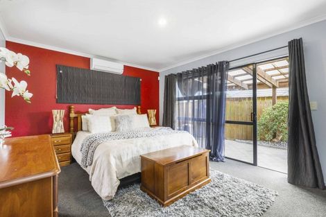 Photo of property in 15 Hollinger Place, Nawton, Hamilton, 3200