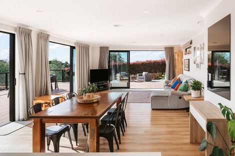 Photo of property in 4r Estates Terrace, Welcome Bay, Tauranga, 3175