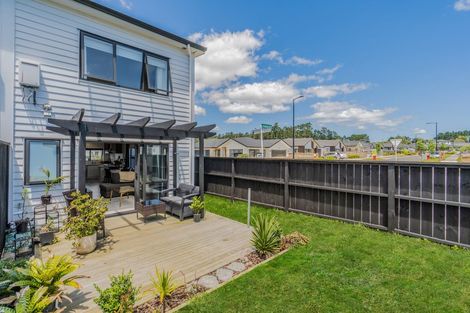 Photo of property in 8c Lumbarda Drive, Kumeu, 0810