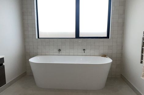 Photo of property in 92 Hugo Shaw Drive, Cambridge, 3434