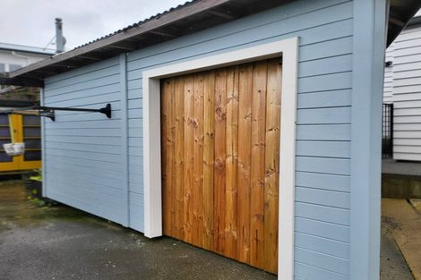 Photo of property in 12a Chapman Street, Newlands, Wellington, 6037