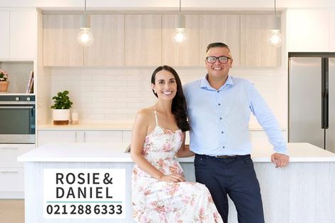 Photo of property in 17 Karamu Street, Te Atatu Peninsula, Auckland, 0610