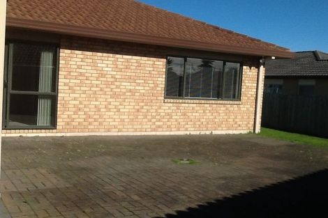 Photo of property in 17 Newinn Crescent, East Tamaki Heights, Auckland, 2016