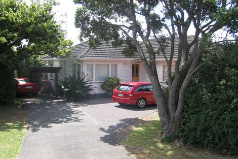 Photo of property in 1/343 Wairau Road, Totara Vale, Auckland, 0629