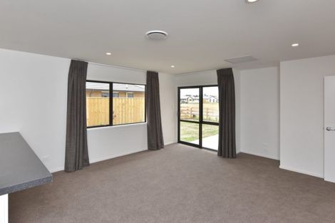 Photo of property in 20 Foxbridge Lane, Conifer Grove, Takanini, 2112