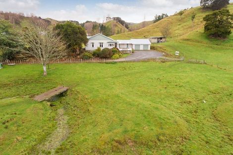 Photo of property in 56 Ongo Road, Hunterville, 4730