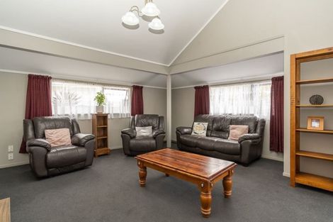 Photo of property in 17 Kentucky Crescent, Nawton, Hamilton, 3200