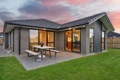 Photo of property in 2 Earl Way, Amberley, 7410