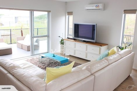 Photo of property in 35 Kaipuke Crescent, Gulf Harbour, Whangaparaoa, 0930