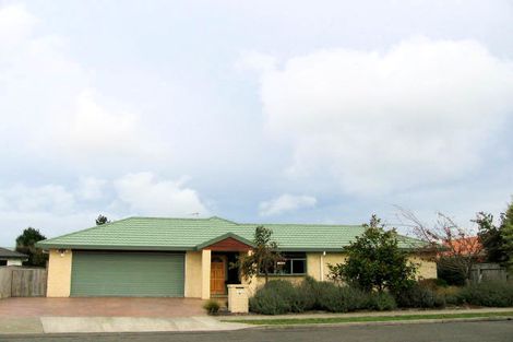 Photo of property in 4 Leigh Place, Paraparaumu Beach, Paraparaumu, 5032