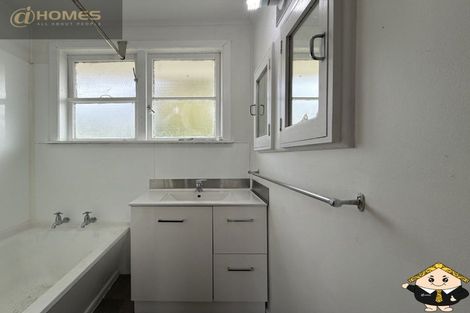 Photo of property in 17 Sheehan Road, Te Atatu South, Auckland, 0610