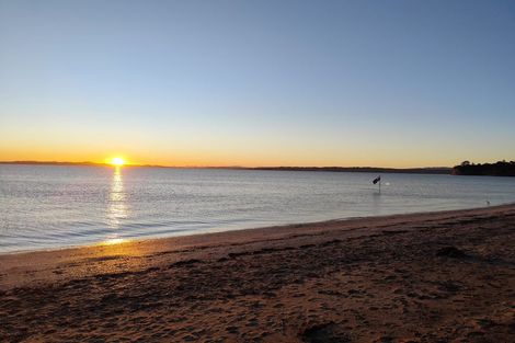 Photo of property in 20 The Esplanade, Eastern Beach, Auckland, 2012