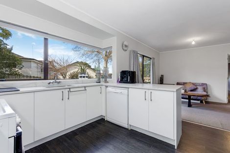 Photo of property in 5 San Bernadino Drive, Henderson, Auckland, 0612