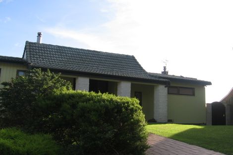 Photo of property in 17 Mercury Way, Whitby, Porirua, 5024