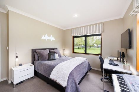 Photo of property in 7 Titirangi Drive, Fitzherbert, Palmerston North, 4471