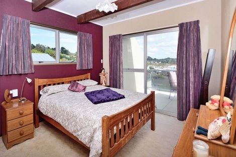 Photo of property in 3 Moera Place, Stanmore Bay, Whangaparaoa, 0932