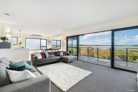 Photo of property in 68 Mcbreen Avenue, Northcote, Auckland, 0627