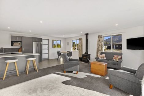 Photo of property in 13 Bell Street, Lake Hawea, 9382