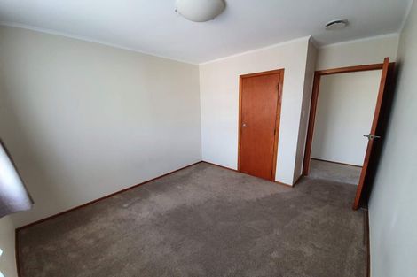 Photo of property in 33 Tahi Terrace, Glen Eden, Auckland, 0602