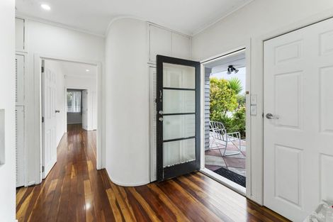 Photo of property in 107 Taylor Road, Mangere Bridge, Auckland, 2022