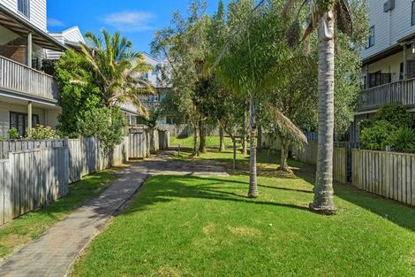 Photo of property in 1/8 Carolina Place, Albany, Auckland, 0632