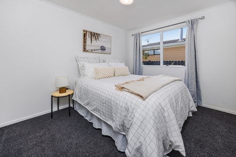 Photo of property in 1/17 Etherton Drive, Weymouth, Auckland, 2103