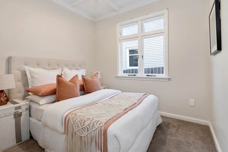 Photo of property in 60 Lake Road, Narrow Neck, Auckland, 0624