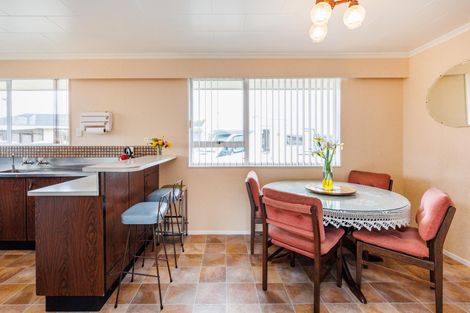 Photo of property in 15 Grange Place, Milson, Palmerston North, 4414