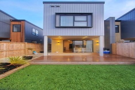 Photo of property in 10 Heketara Way, Massey, Auckland, 0614