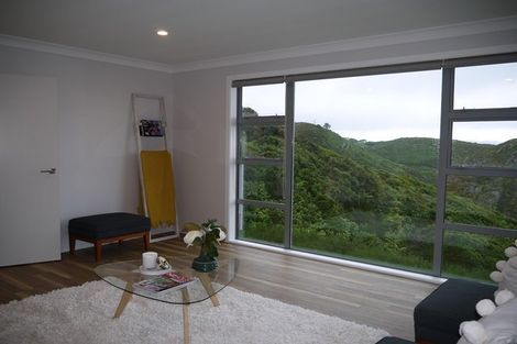 Photo of property in 25 Grumman Lane, Newlands, Wellington, 6037